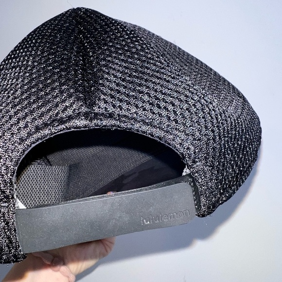 lululemon athletica Black Camo Men's Cap L/XL - Picture 6 of 9